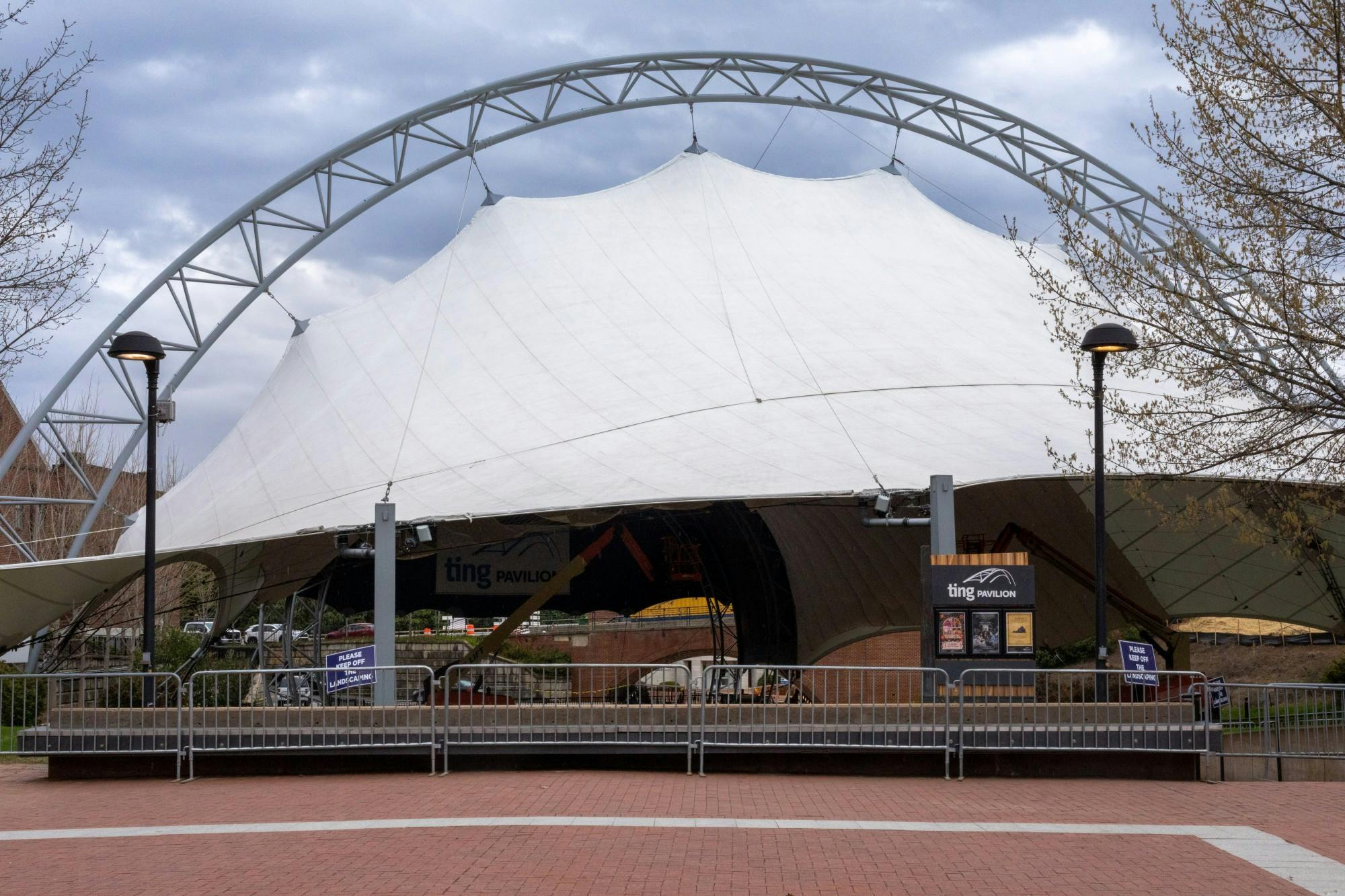 There will be four buses running between Grounds and Ting on a loop all night during Springfest. 