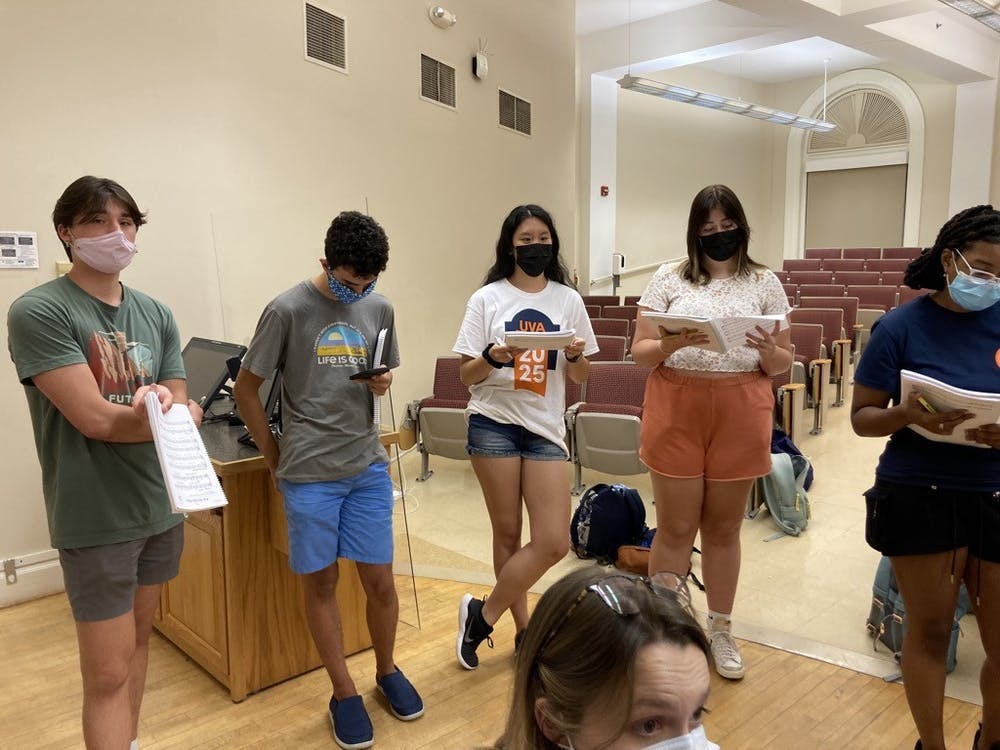 作为一个致力于欢迎新生来到校园并帮助他们过渡到大学社区的社团，重要的是在大学生活的开始就向新生灌输对我们的生活环境的一种适应与热爱。