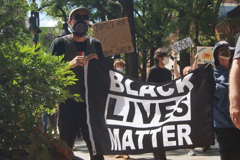 El Comité Editorial de The Cavalier Daily está en solidaridad con el movimiento de Black Lives Matter.