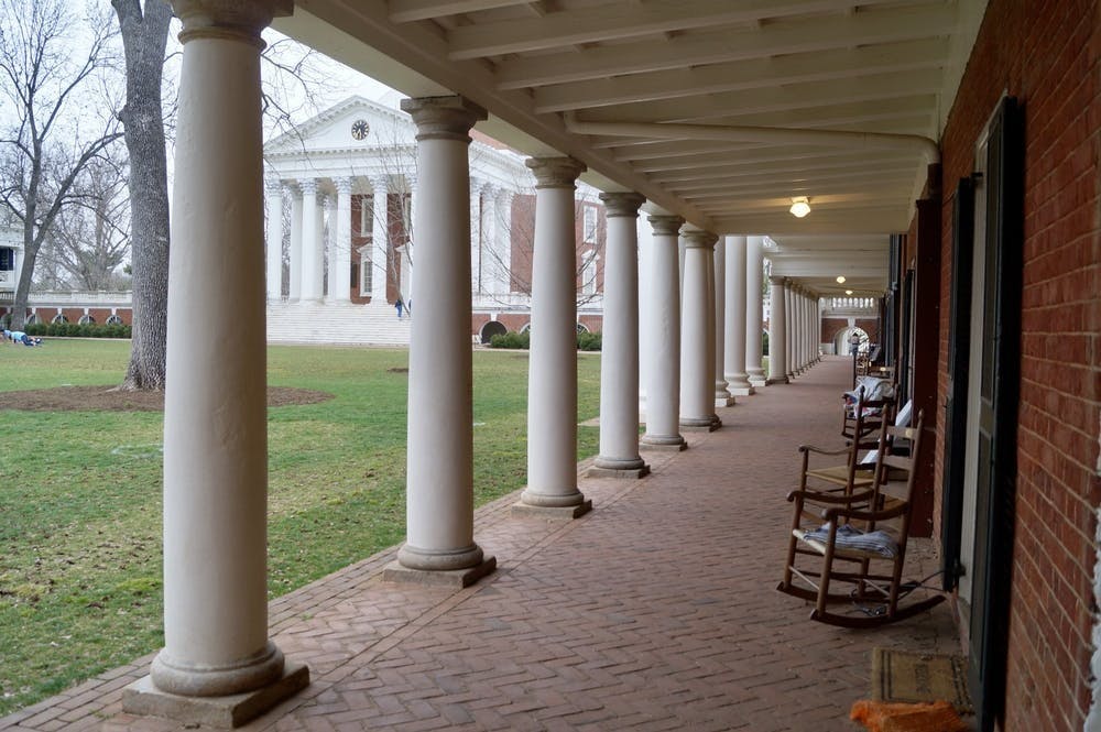 弗大可以维护言论自由，同时行使他们的权利去禁止学校内发生的公然歧视。
