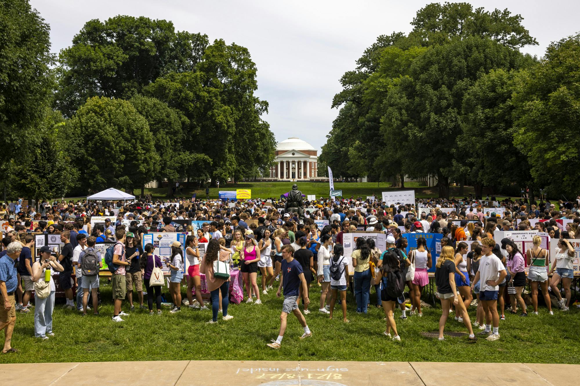 Organizations and their tabling members could be seen enthusiastically pulling in students to hear what their organization is about. 