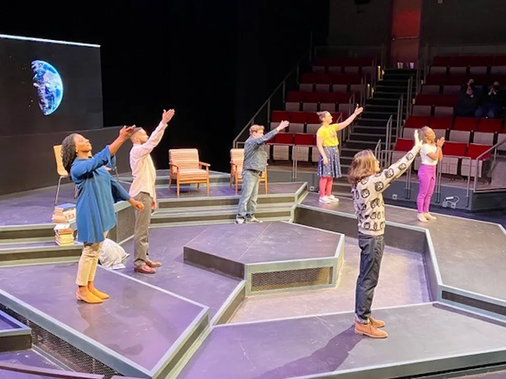 “How to Live on Earth” presents strong performances and explores thought-provoking ways in which human relationships might survive or die in the ever-changing conditions we live with, on Earth and otherwise. 