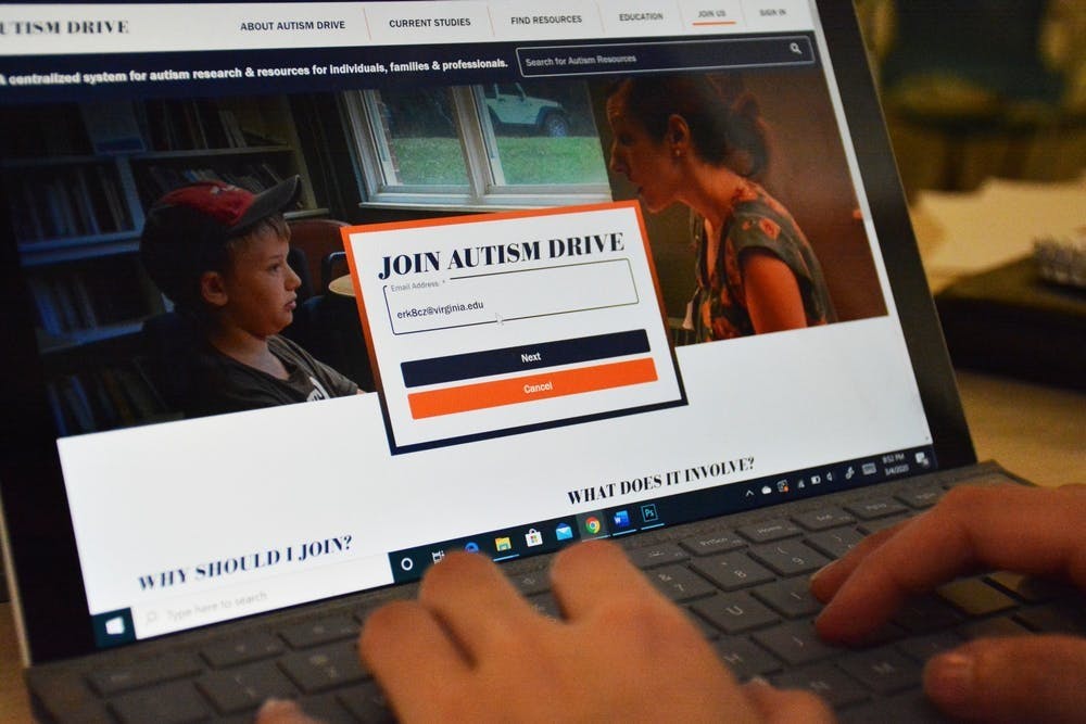 El Joint Autism DRIVE ayuda a las personas con autismo y a sus familias al proporcionarles información sobre educación, atención médica y programación.