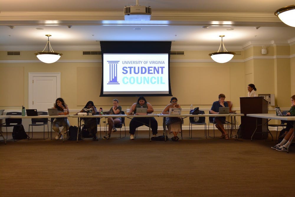 El Consejo Estudiantil se reúne semanalmente los martes a las 6:30 p.m. en el South Meeting Room de Newcomb Hall.