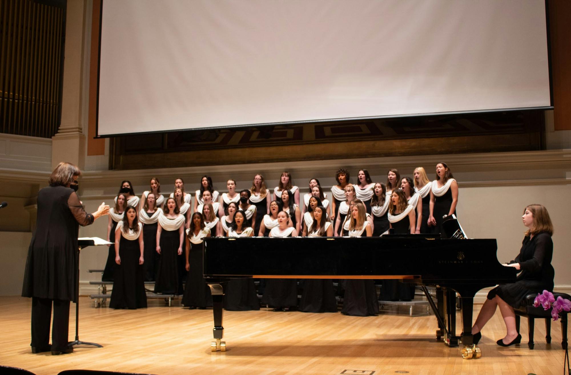 The concert began with singers slowly entering the dimly lit auditorium through the aisles as they serenaded the ears of the audience with their opening number, “Alle Psallite Cum Luya.”&nbsp;