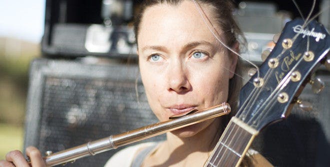 FLOOM’s booming power chords to fill the entire venue, enveloping the entire audience.