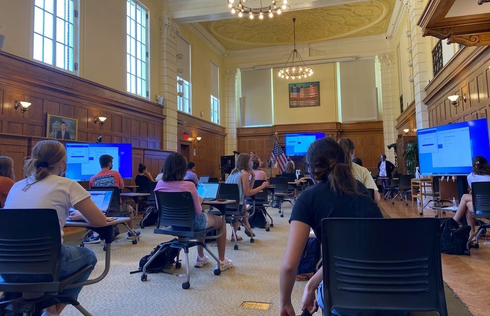 我呼吁弗大尽快取消整个学校的考勤政策。