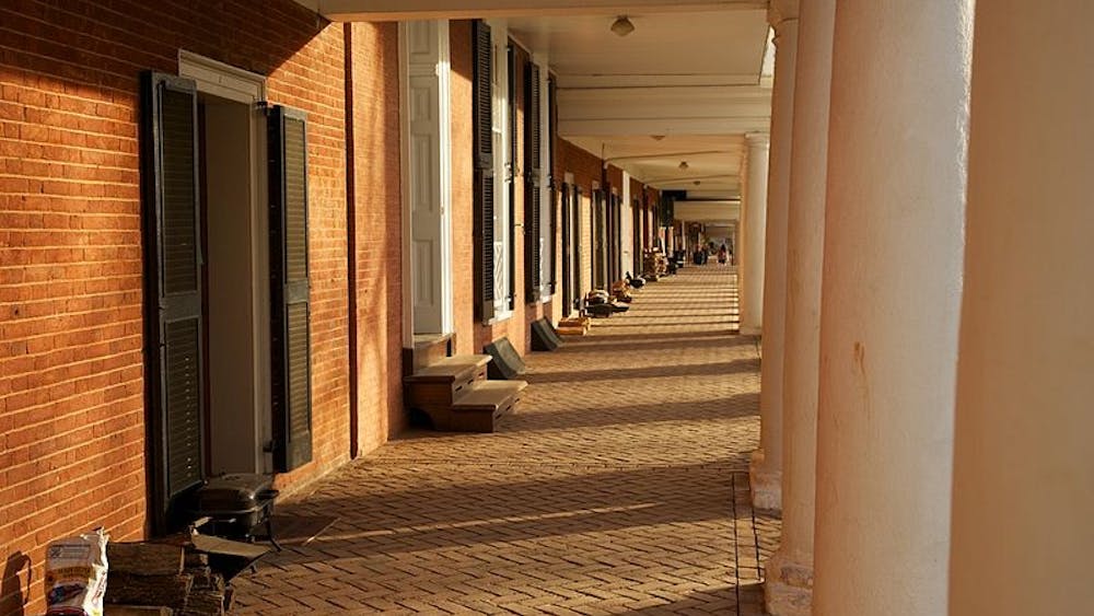 Lawn room selection should stick to its traditional ways.