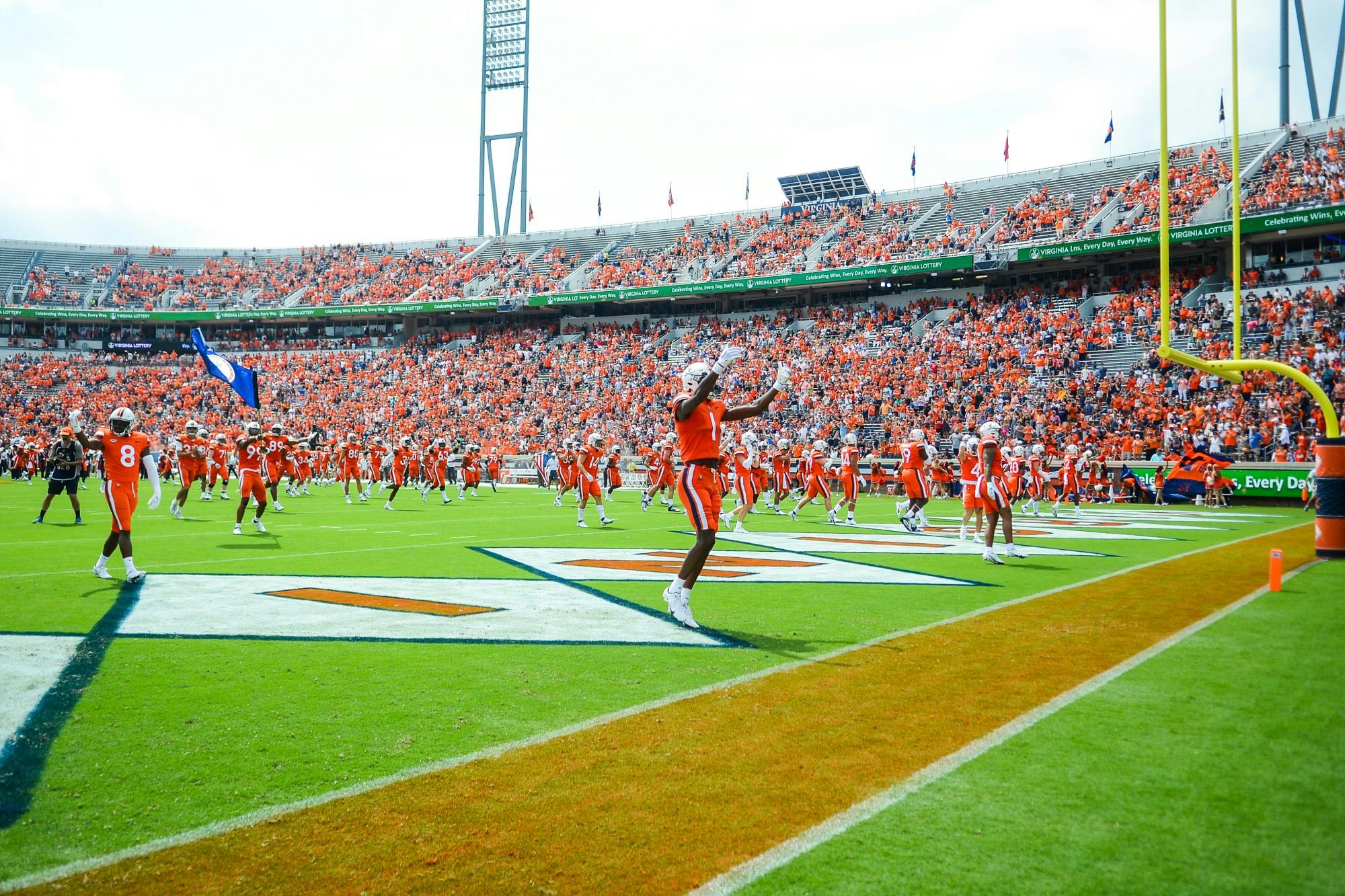 Pregame, Scott Stadium was rocking as the new Cavalier Julie Caruccio led the Cavaliers out onto the field to the strains of AC/DC’s Thunderstruck for the first time.