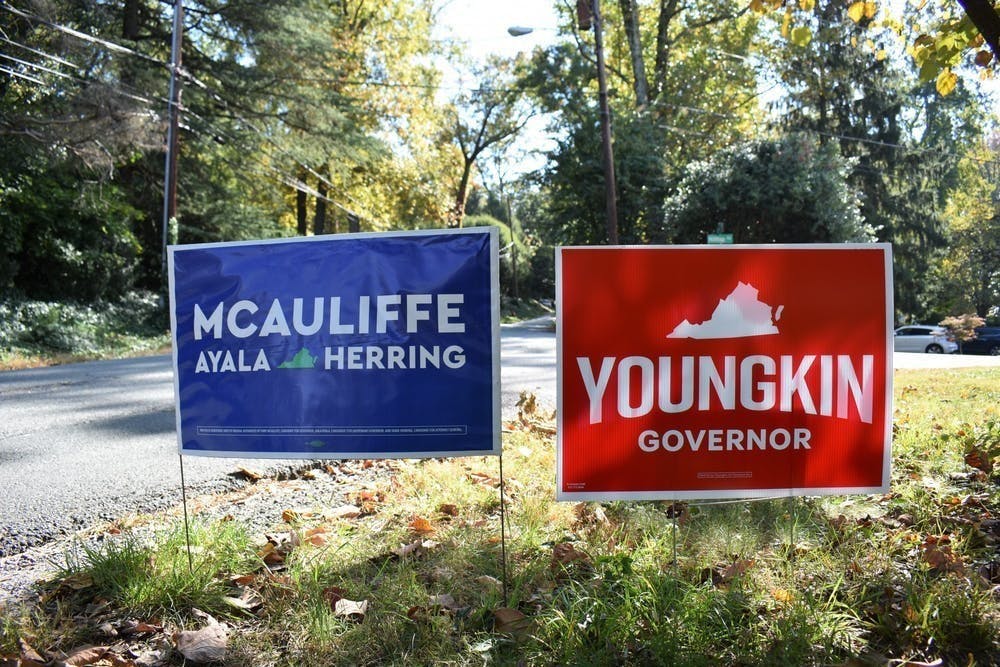 一些学生组织一直在鼓励选民投票，并为他们的候选人进行宣传——大学共和党人（College Republicans）和大学民主党人（University Democrats）一直处在努力的前列。