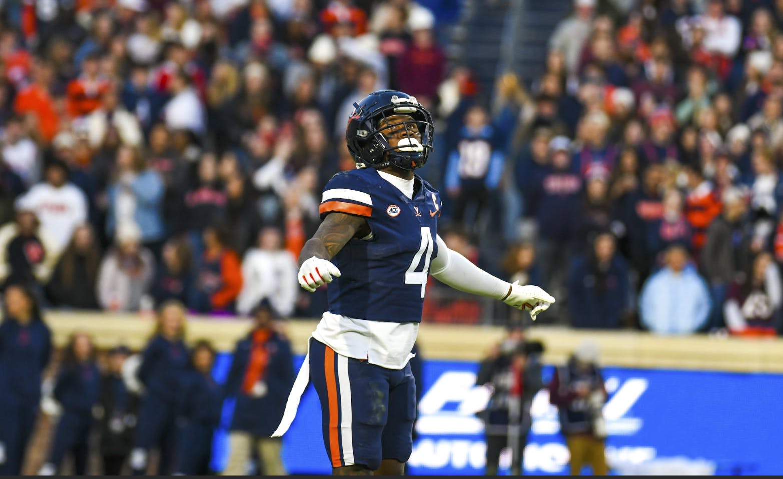 Malik Washington prepares for a critical third down.