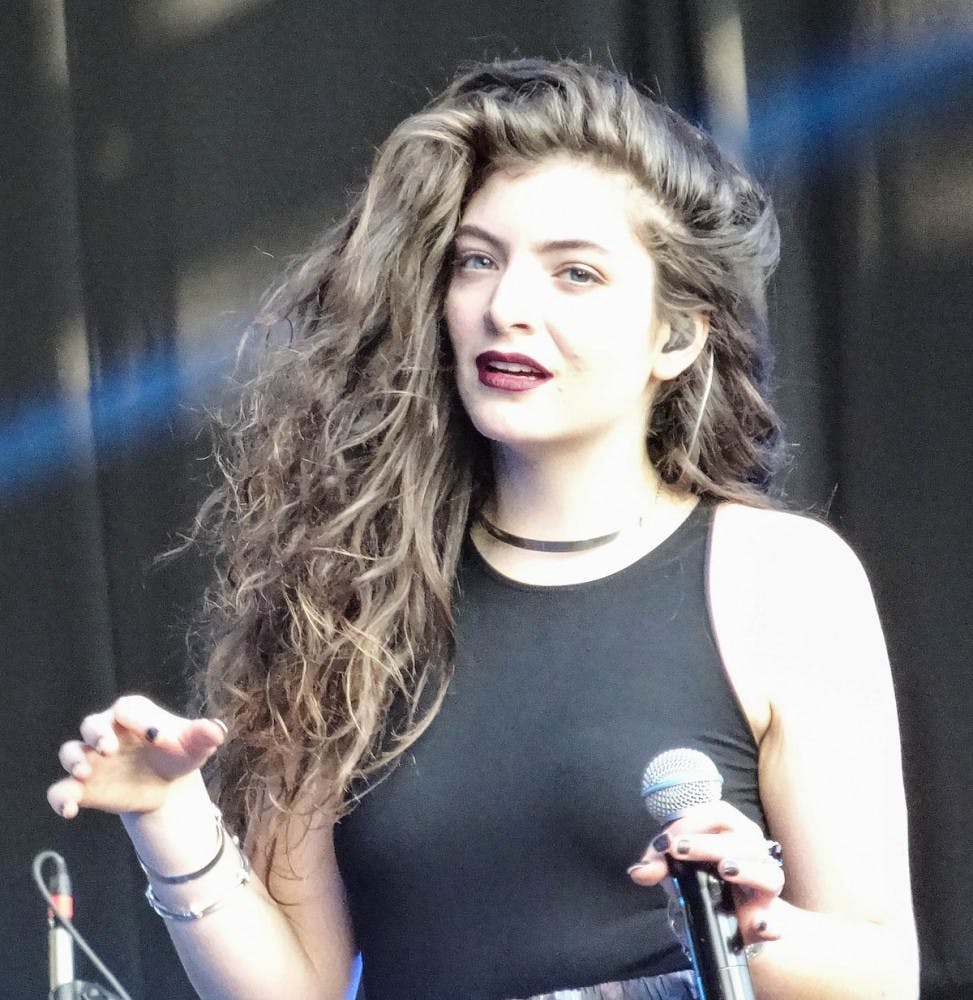 As undergraduates filled into their first-year dorms in the fall of 2013, a 16-year-old Lorde was in the midst of releasing her debut album, “Pure Heroine.”