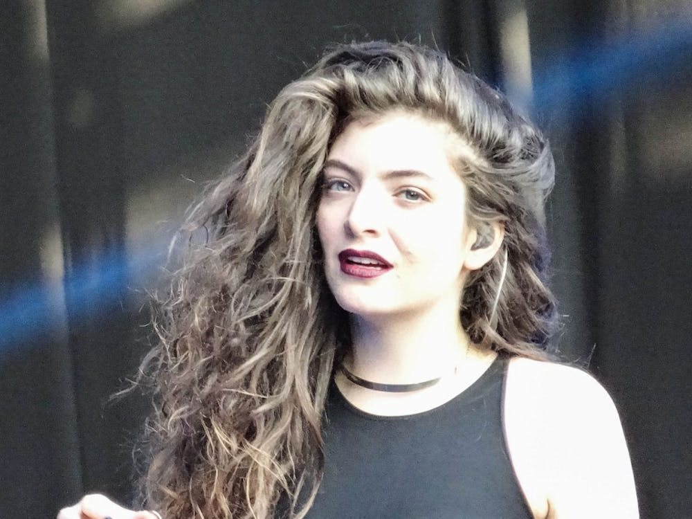 As undergraduates filled into their first-year dorms in the fall of 2013, a 16-year-old Lorde was in the midst of releasing her debut album, “Pure Heroine.”