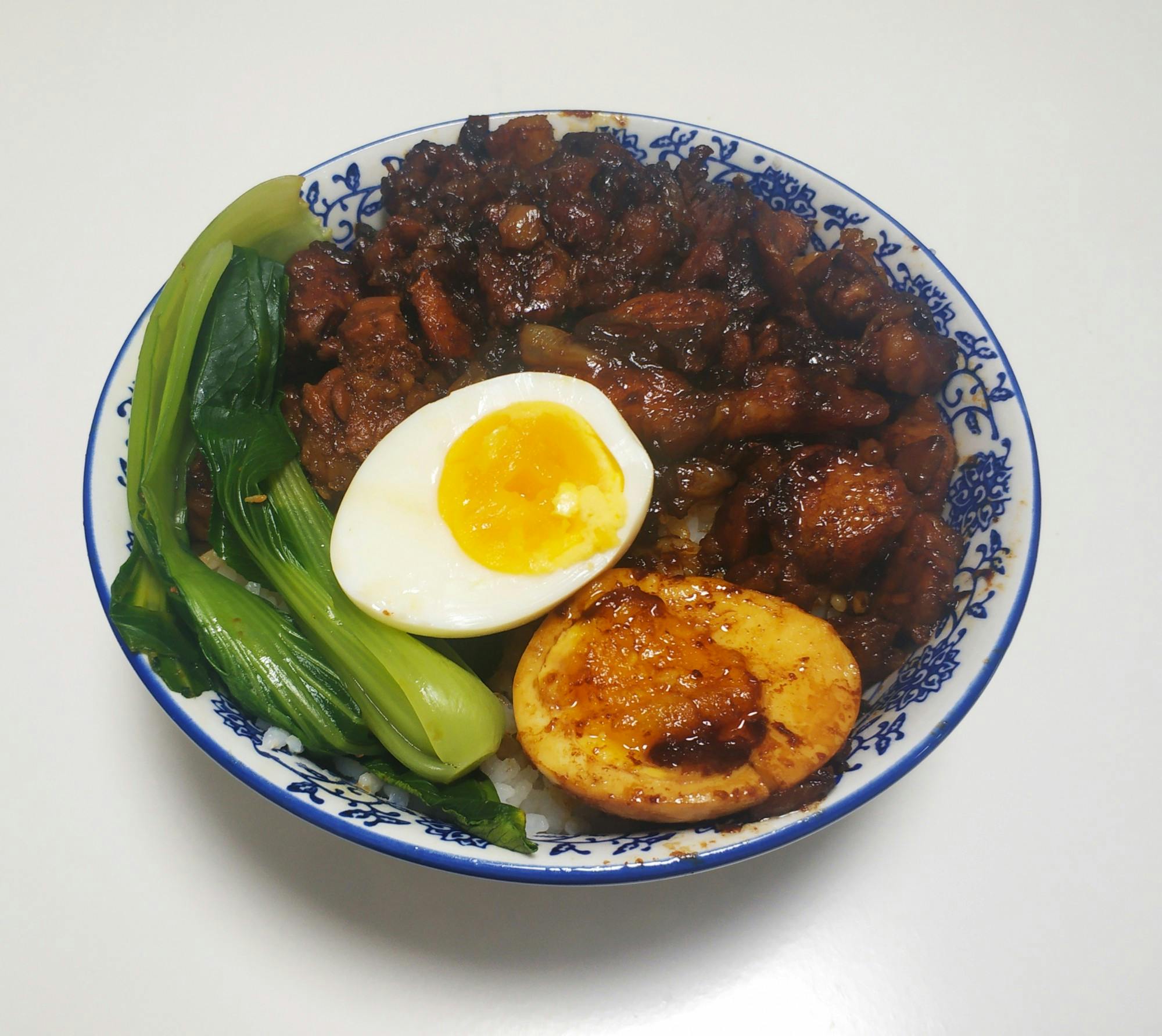 Serve the rice in a bowl, arrange the halved poached eggs and boiled bok choy and pour on the meat and gravy. Your minced pork rice is done!