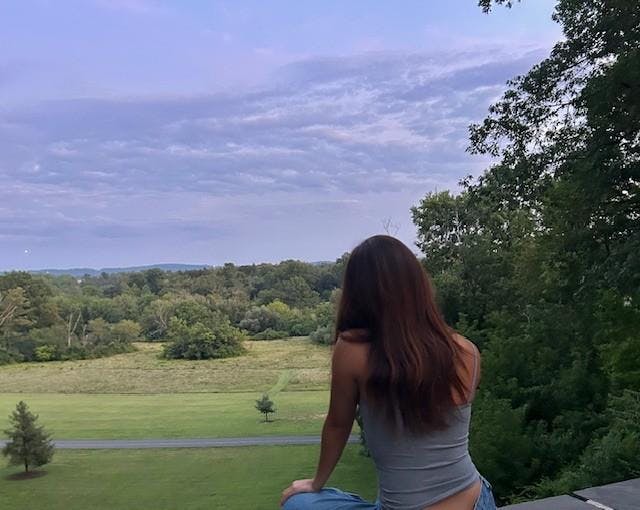 With my partner during the semester, I’d grown accustomed to having a weekly routine, knowing each others’ classes, scheduling date nights on the weekends and finding comfort in the fact that, no matter what, our apartments were just a four-minute walk apart