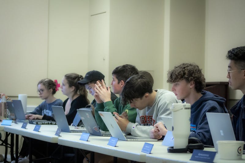 Student Council retables resolution to permit pepper spray at