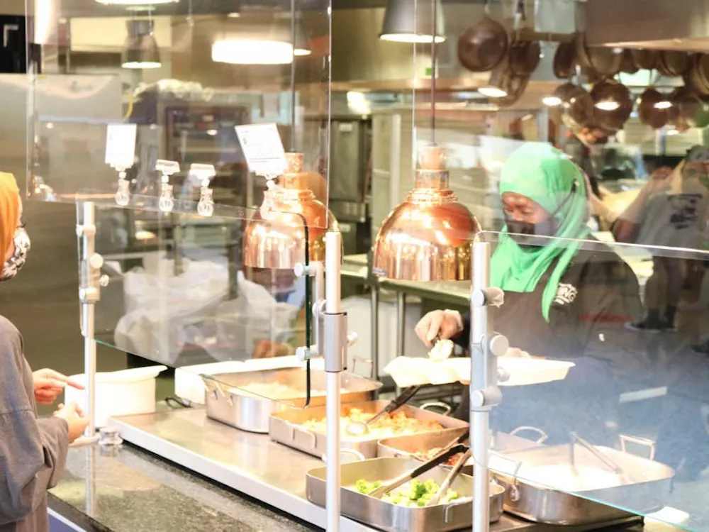 Me preocupa la abrupta discrepancia entre los negros que ocupan puestos de baja remuneración en comparación con los de alta remuneración.