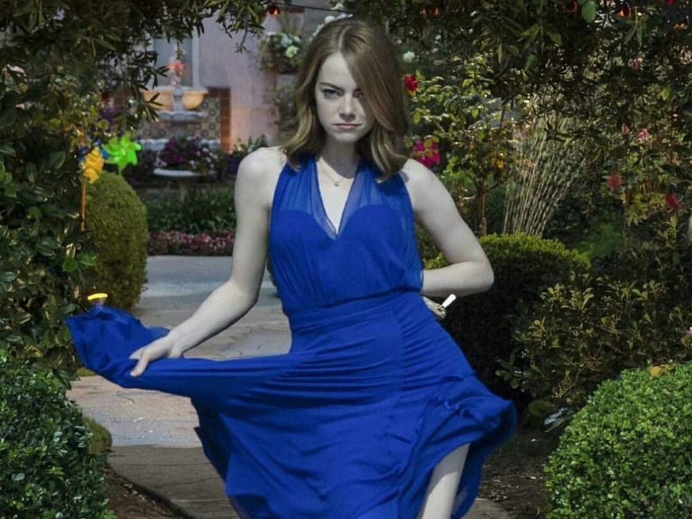 Emma Stone's acting in "La La Land" is entertaining and powerful, the true choice for Best Actress.
