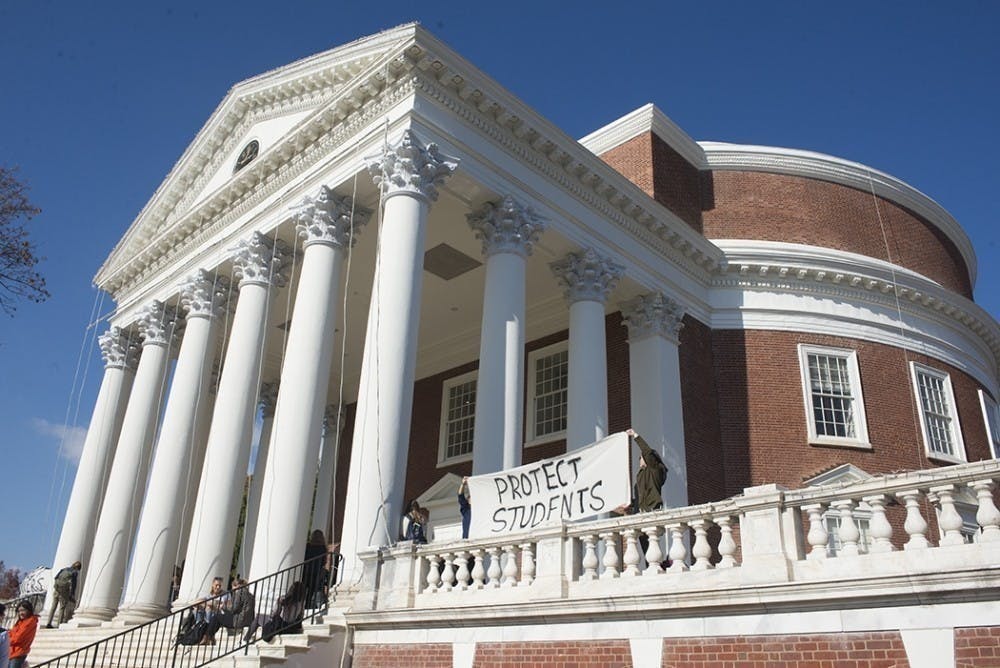 La Universidad está evaluando los costos y beneficios de ampliar el acceso a más estudiantes de DACA y a estudiantes indocumentados tras la aprobación de una nueva legislación en Virginia. 