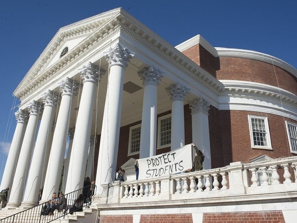 La Universidad está evaluando los costos y beneficios de ampliar el acceso a más estudiantes de DACA y a estudiantes indocumentados tras la aprobación de una nueva legislación en Virginia. 