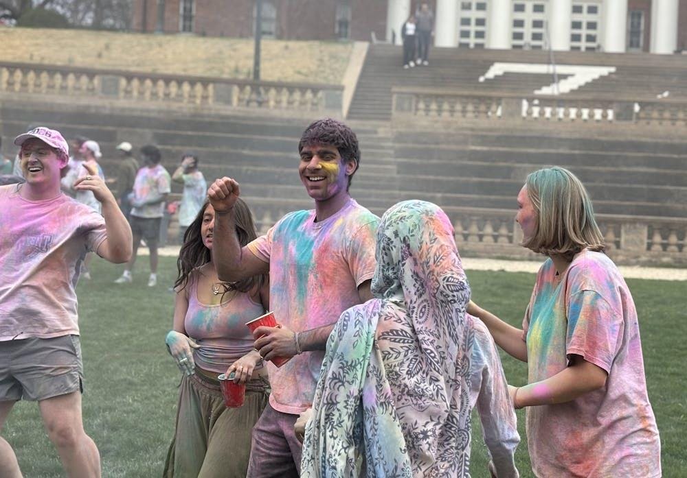 <p>Estudiantes y miembros de la comunidad celebrando Holi, el 14 de marzo de 2026.</p>