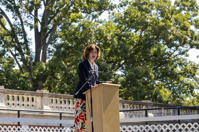 Acampora emphasizes need for human skills amid technological environment in first lecture