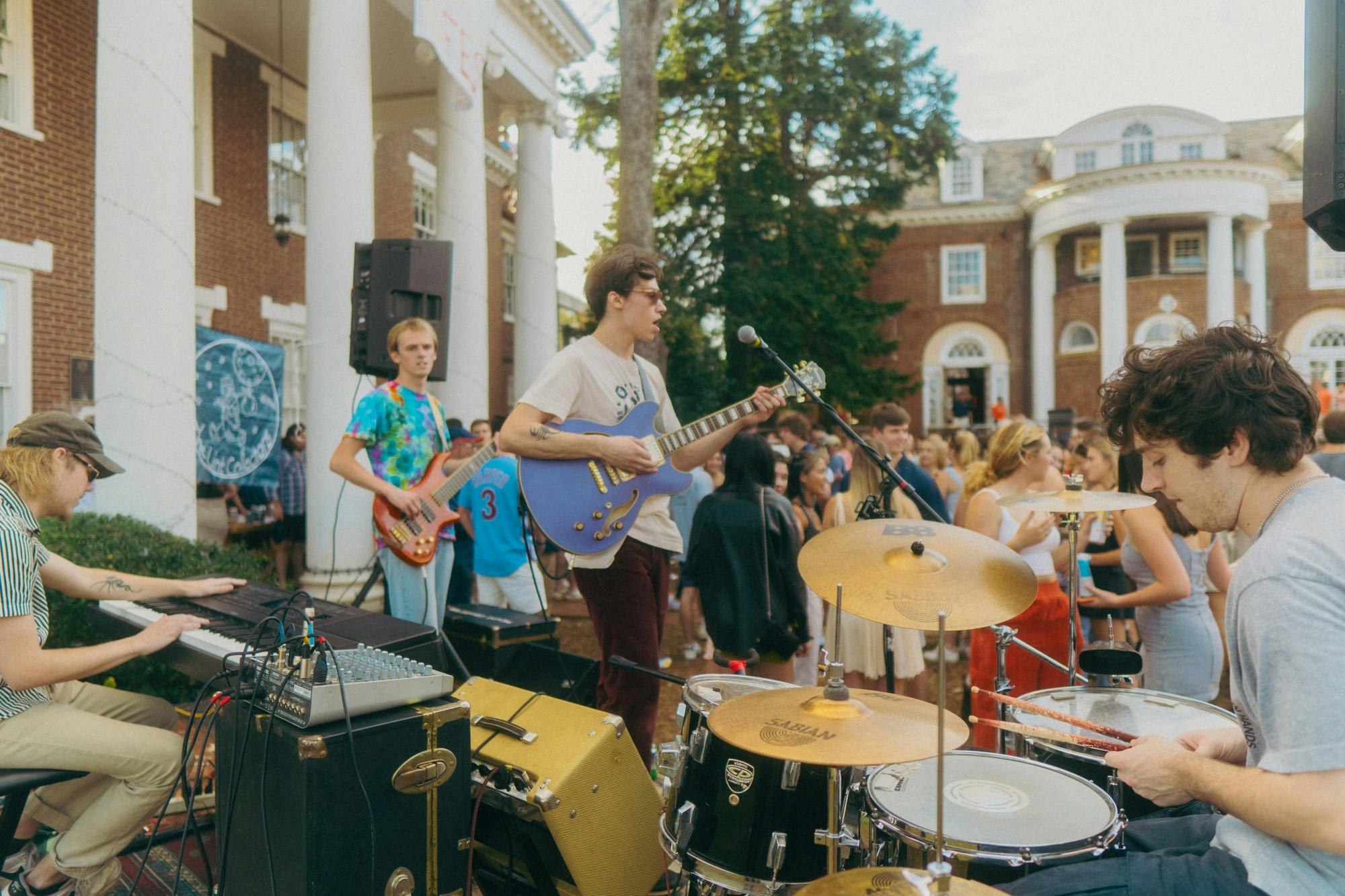 Live performances by The Lint Collectors are often very dynamic, as the chemistry between the musicians is palpable and they flit seamlessly from original songs to covers.&nbsp;