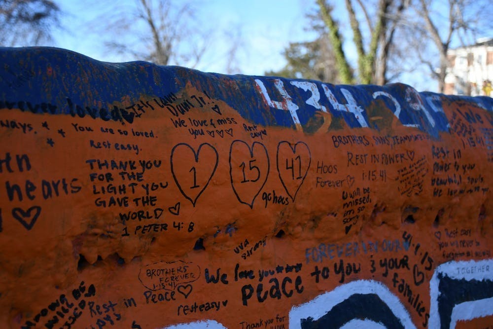 11月的枪击事件导致三名弗大学生死亡，他们是橄榄球队的成员——文理学院大二学生Devin Chandler、大四学生D’Sean Perry和大三学生Lavel Davis Jr。