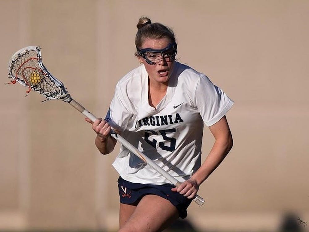 Courtlynne Caskin, una mediocampista de segundo año, anotó tres goles en el primer tiempo a favor de los Cavaliers.