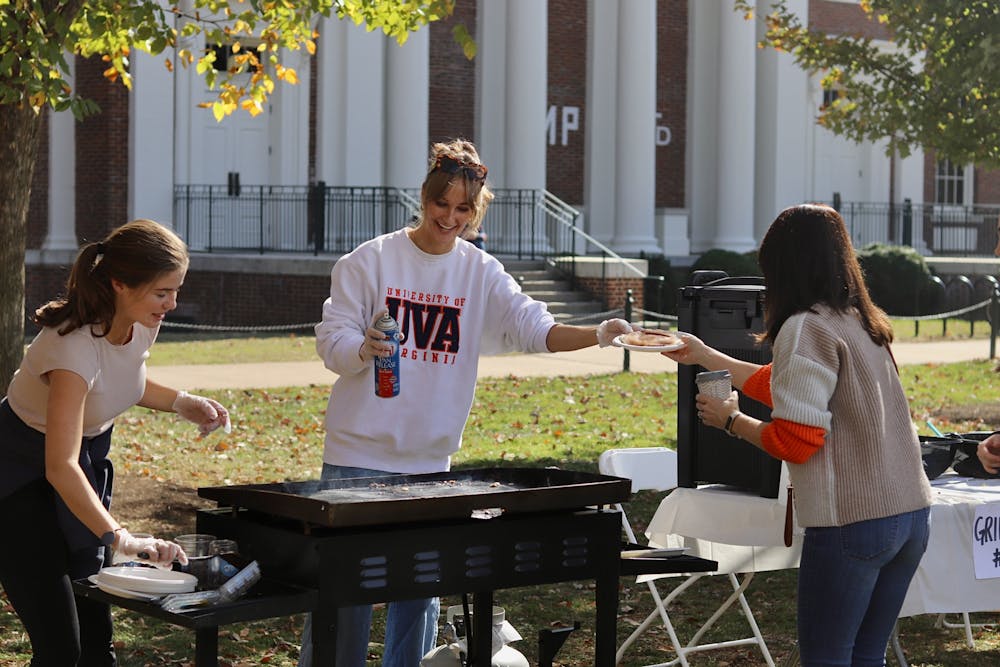 On South Lawn, attendees stood in line at griddles manned by student volunteers and eagerly awaited fresh pancakes at Pancakes for Parkinson’s annual Pancake Breakfast fundraiser.