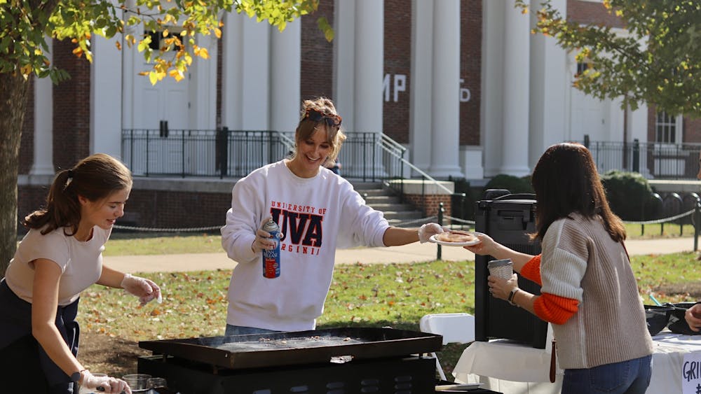 On South Lawn, attendees stood in line at griddles manned by student volunteers and eagerly awaited fresh pancakes at Pancakes for Parkinson’s annual Pancake Breakfast fundraiser.
