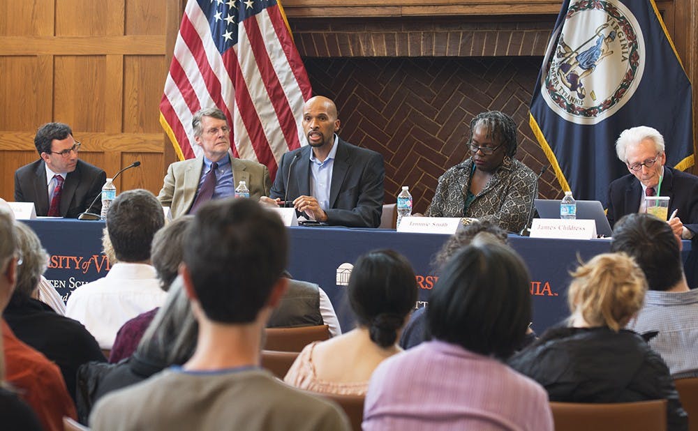 The event featured&nbsp;featured a panel of University and visiting professors, physicians and journalists.