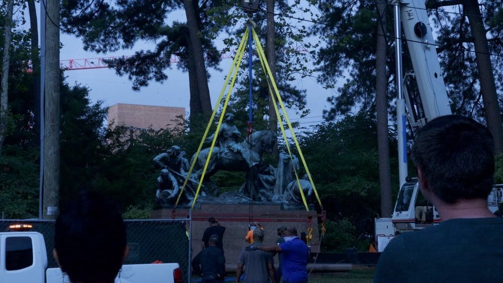 Los activistas indígenas de la comunidad han denunciado las imágenes como un ejemplo de supremacía blanca y violencia colonial durante años.