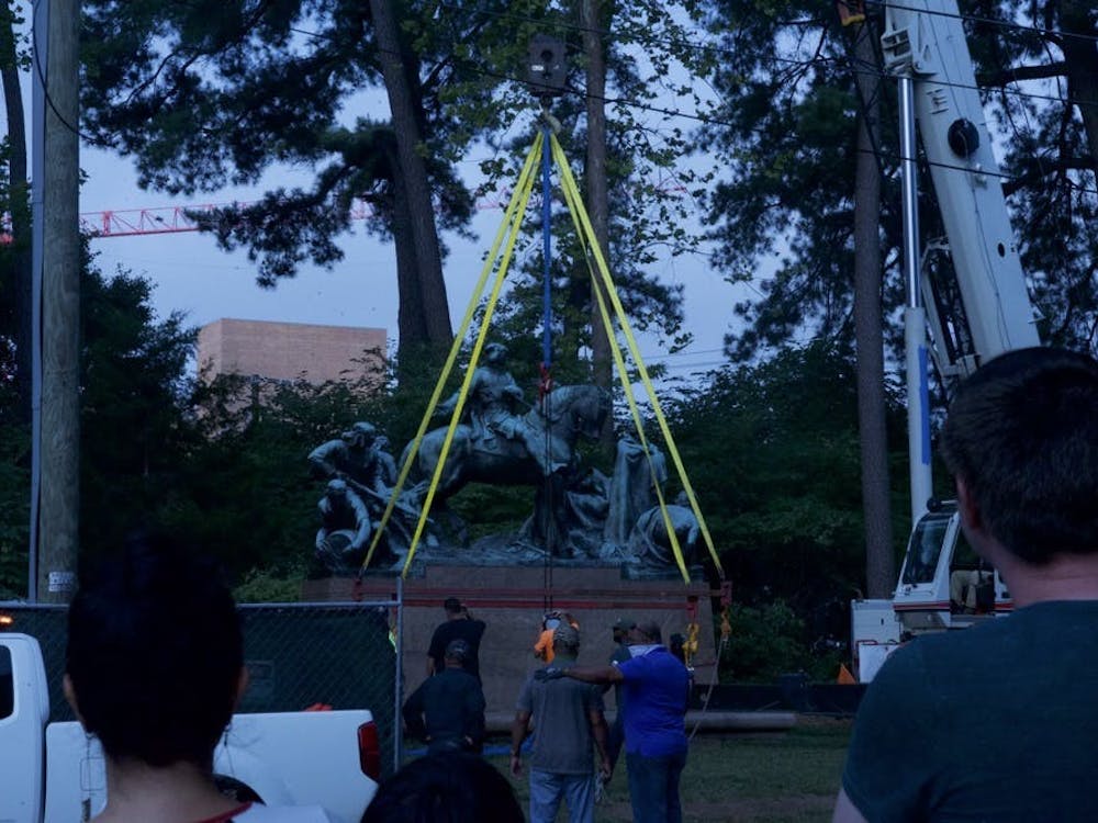 Los activistas indígenas de la comunidad han denunciado las imágenes como un ejemplo de supremacía blanca y violencia colonial durante años.