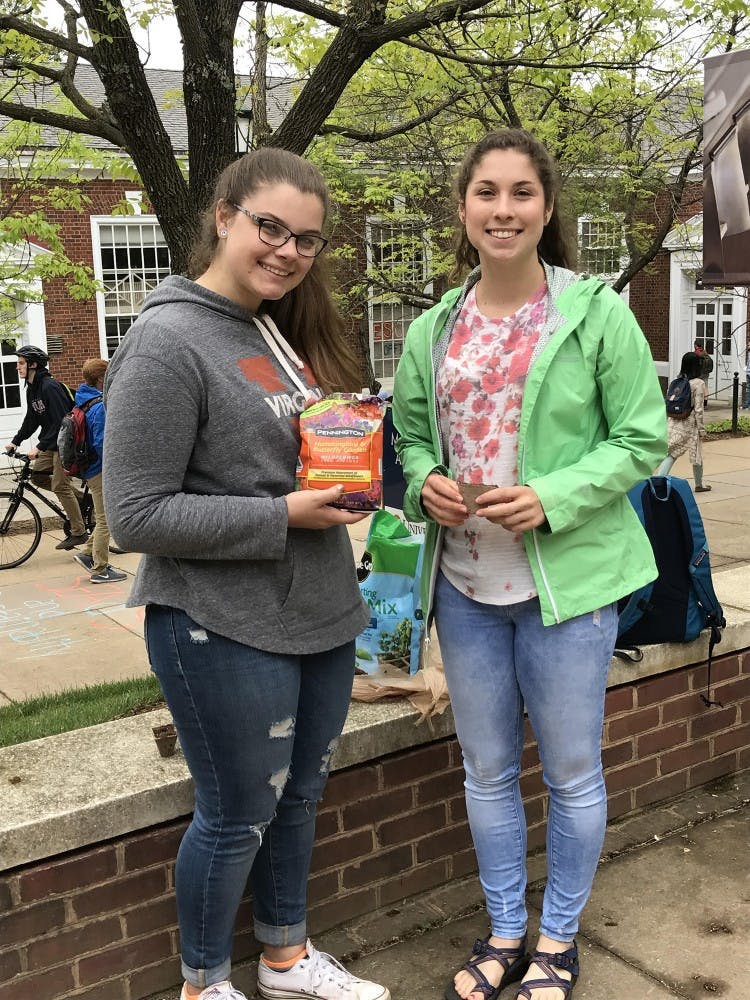 Second-year Engineering students Victoria&nbsp;Bartlett and Sydney&nbsp;Applegate co-direct the Engineering Student Council's new sustainability committee.
