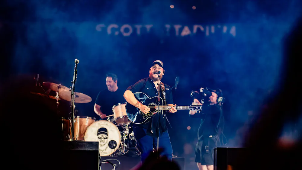 Combs came on stage at 9 p.m., with an almost two hour long setlist