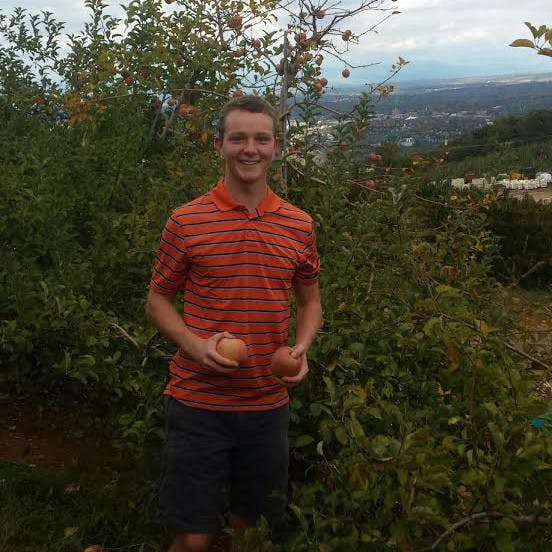 AustinYear: SecondHometown: ViennaMajor: Pre-CommU.Va. Involvement: Relay For Life, Pikapp, College Mentors for Kids, Project Peanut Butter, IM SportsHobbies: Basketball, golf, watching sports, readingDescribe a typical weekend: Hanging out with friends and brothers, playing basketball, watching footballIdeal Date: Easy to talk to, funny, easy-goingDescribe yourself in one sentence: I’m just your average Joe, except my name is Austin, so I guess I’m your average Austin.