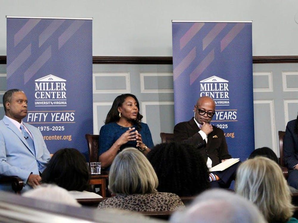 Panelistas hablando en el evento El Centro Miller, fotografiado enero 21