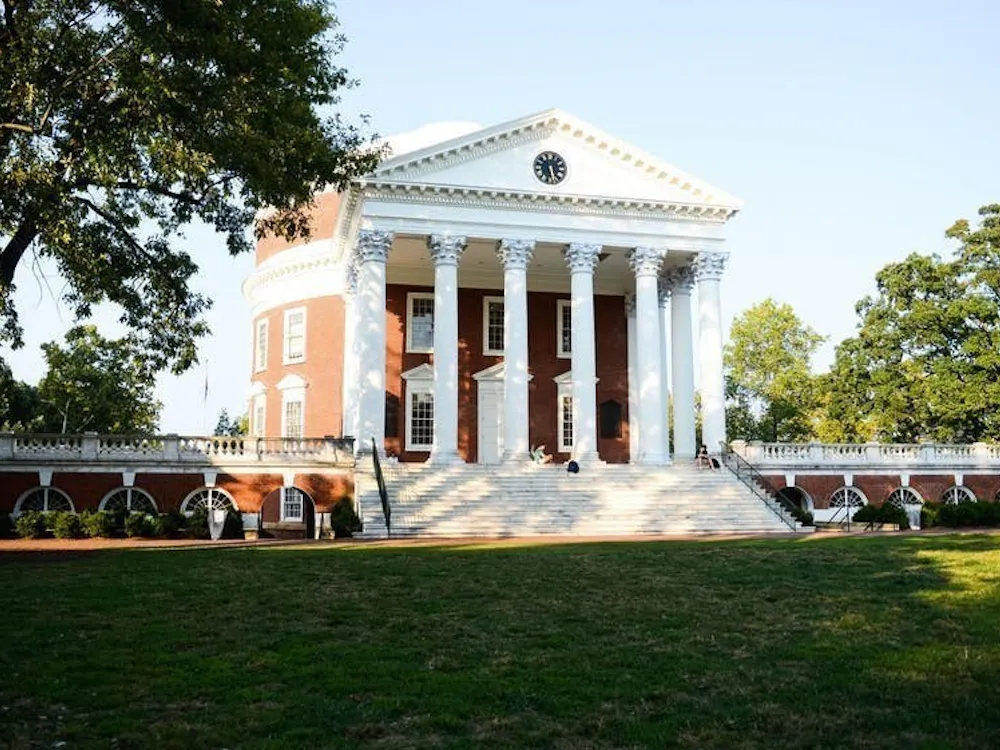 Aunque ha habido un total de 1.056 casos de estudiantes, ningún estudiante universitario ha sido hospitalizado por COVID-19.