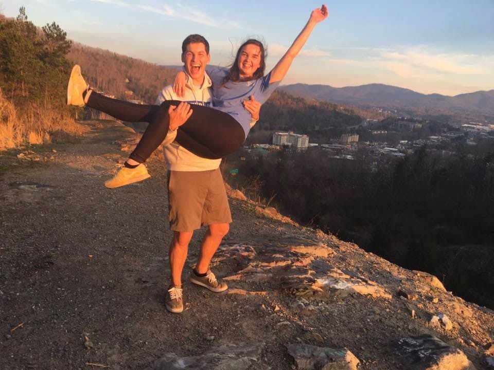 U. Va. students enjoy their spring break while serving&nbsp;a community.