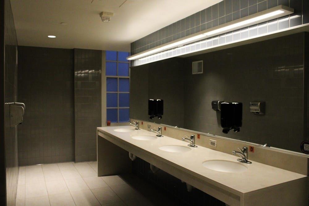 如果考虑过学生的意见或社会的整体利益，大一学生今天仍然会有纸巾可用。