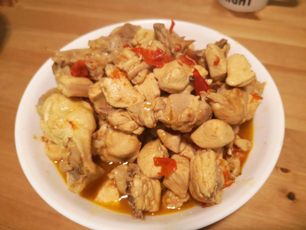 &nbsp;Szechuan Chicken is an easy-to-make, tasty and spicy traditional Chinese dish.&nbsp;