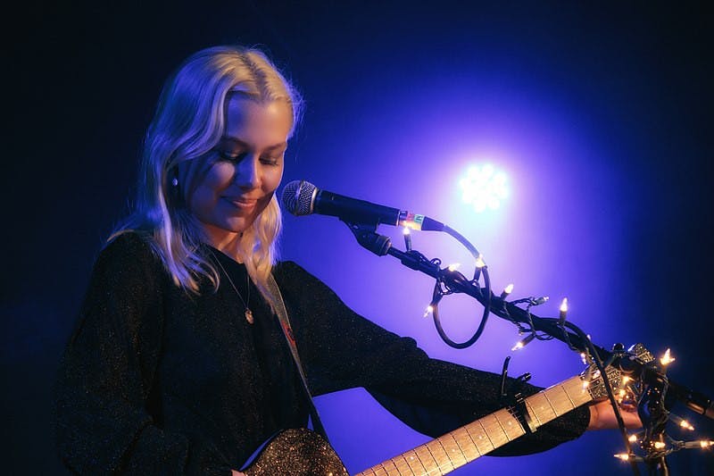 Picture-of-Phoebe-Bridgers-in-Seattle-in-2018
