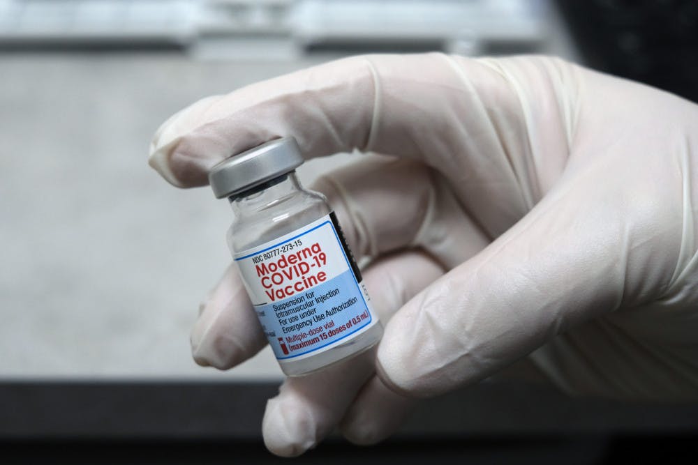 MODERNA-VACCINE-BOOSTER-scaled