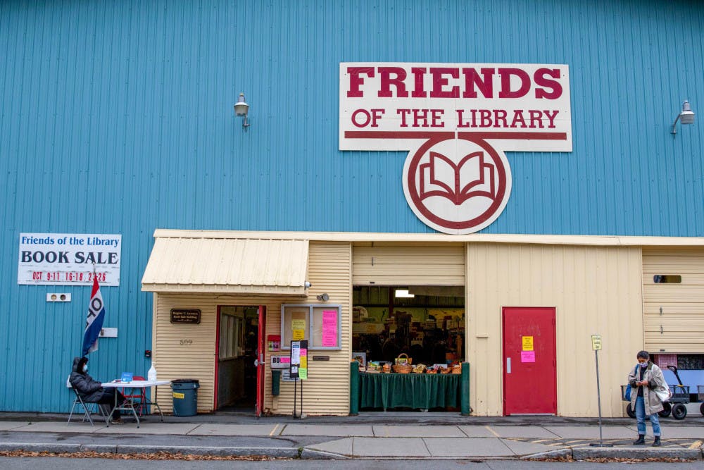 Pg-3-Book-Sale-by-Hannah-Rosenberg-Sun-Photography-Editor-scaled