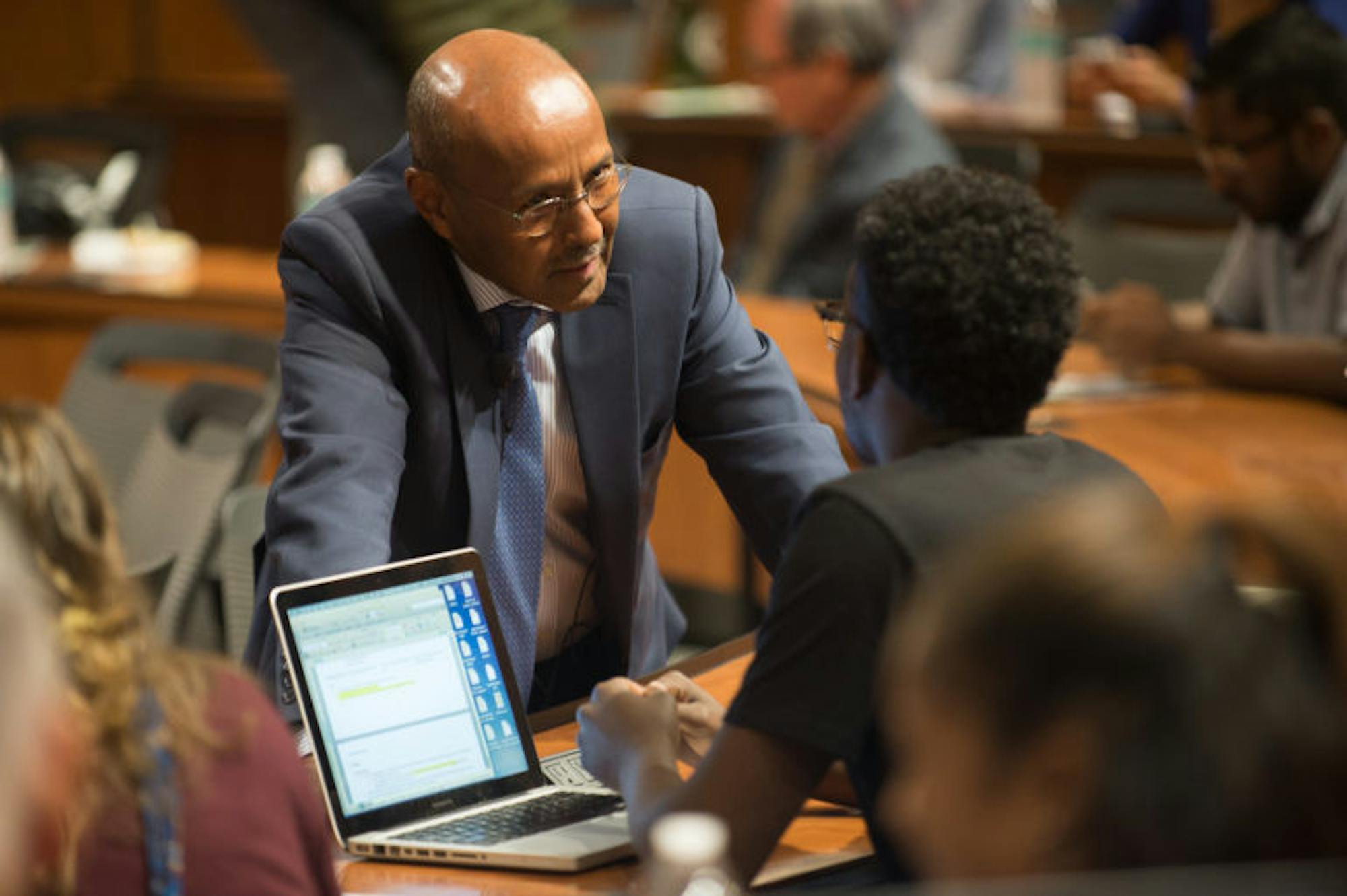 Judge Abdulqawi Yusuf, Vice-President of the International Court of Justice, speaks with third-year law student Adam Mohamed in Myron Taylor Hall, Oct. 23, 2017. (Cameron Pollack / Sun Photography Editor)