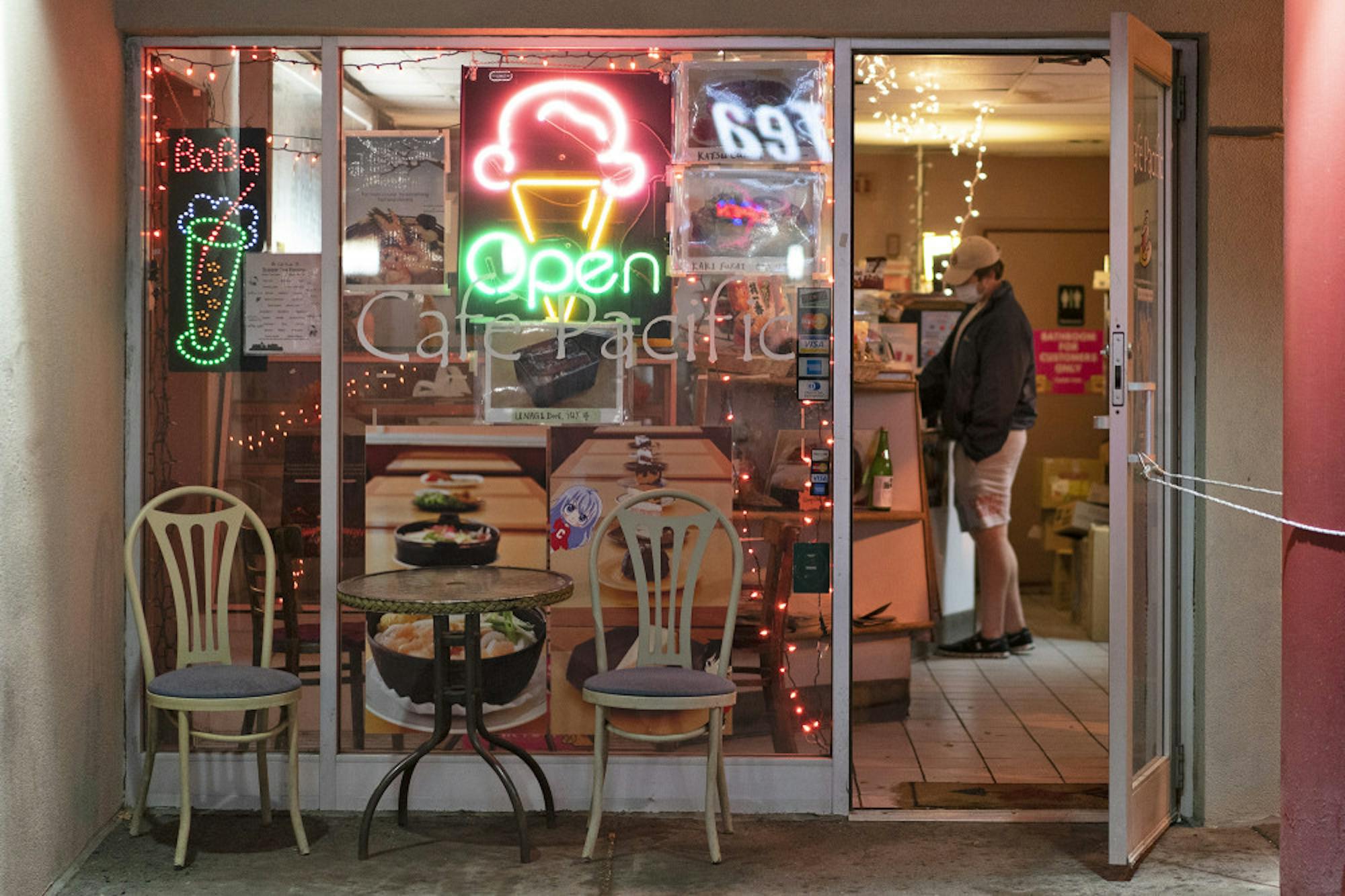 Cafe-Pacific-web-Ben-Prker