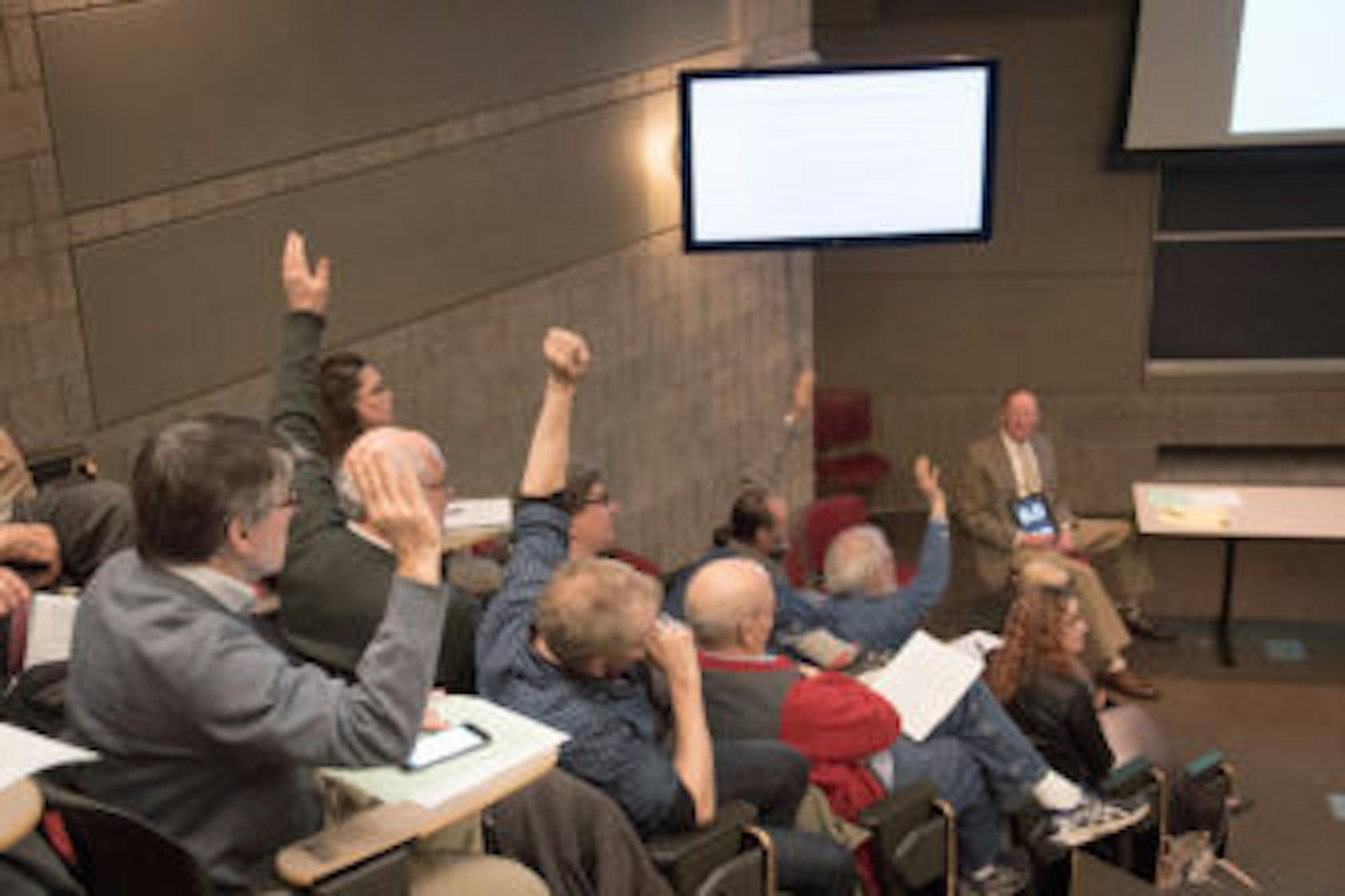 Despite a 10 to 30 vote on a CRP-B amendment, the faculty senate did not make any significant progress towards confirming a new policy.