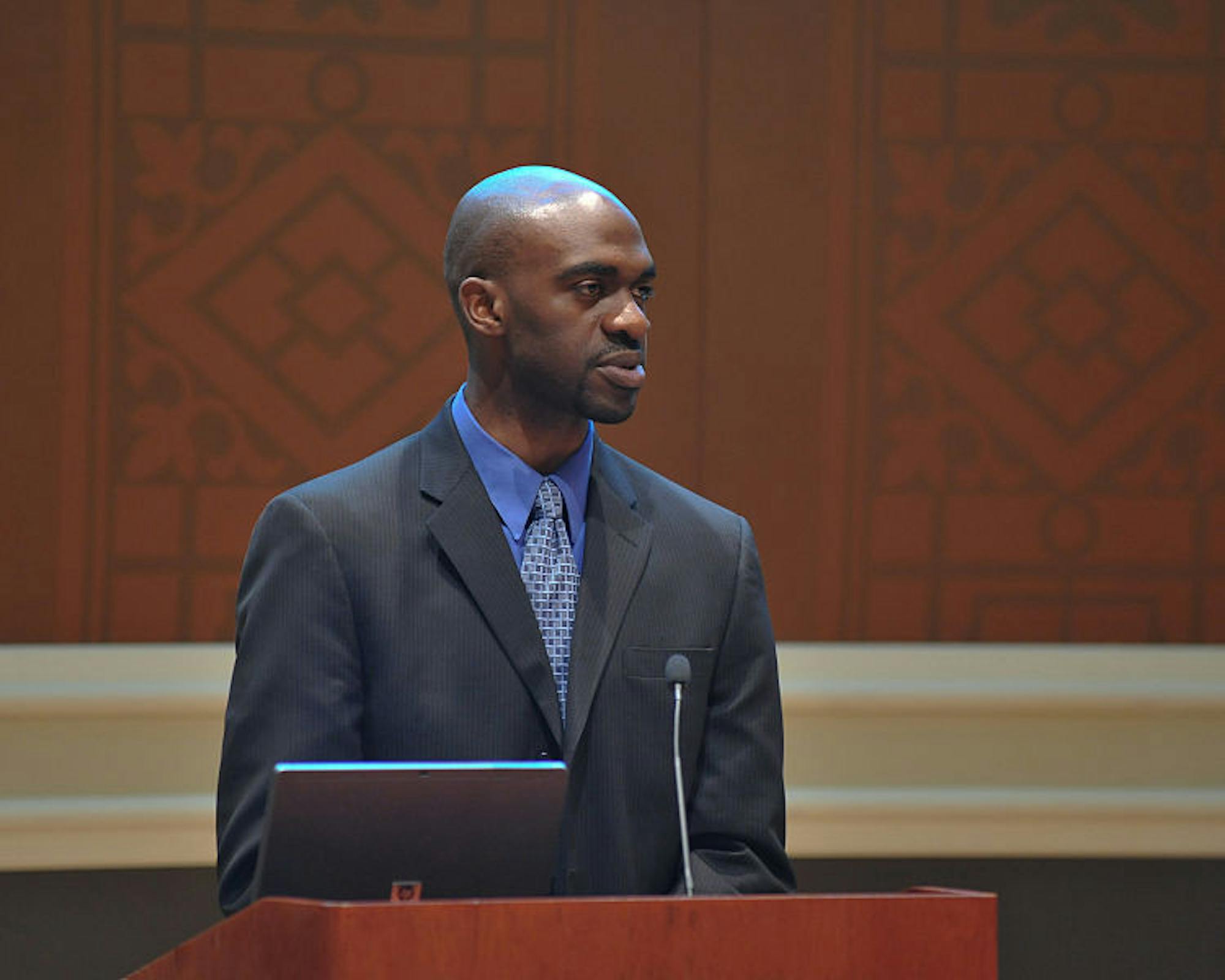 750px-FEMA_-_43929_-_Michael_Blake_from_the_White_House_addresses_the_FEMA_Black_Le