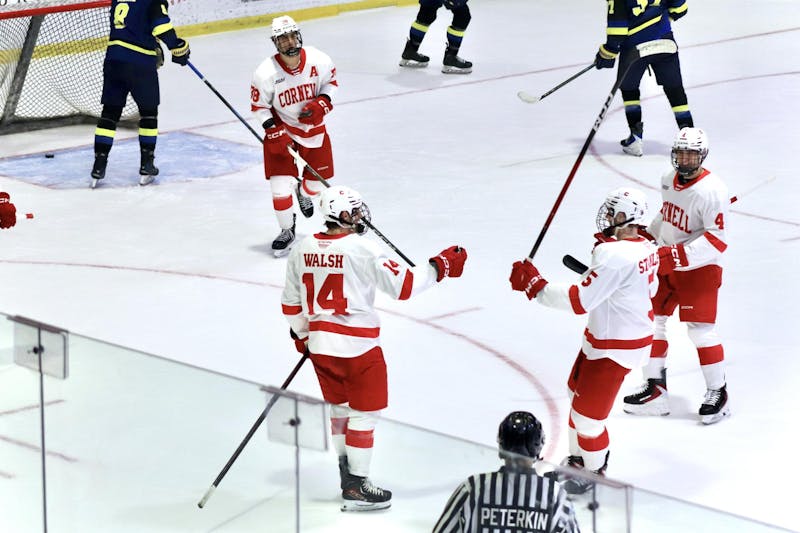Thrilling Ending Propels No. 14 Men's Hockey Over Alaska, 5-2, Securing Series Sweep